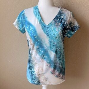 Like new beautiful blue and green abstract short sleeve t-shirt, size small